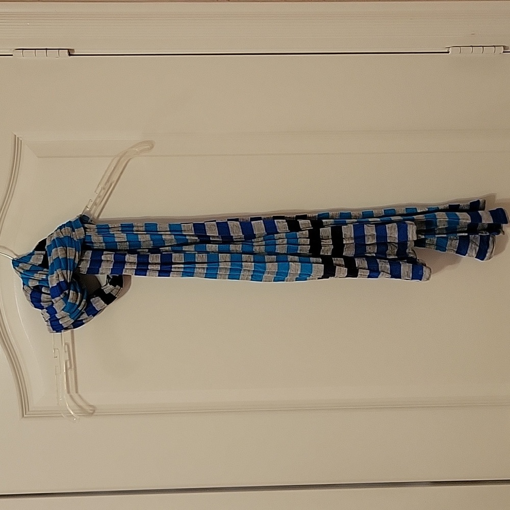 Like New Old Navy Grey and Shades of Blue Unisex Stripe Print Scarf